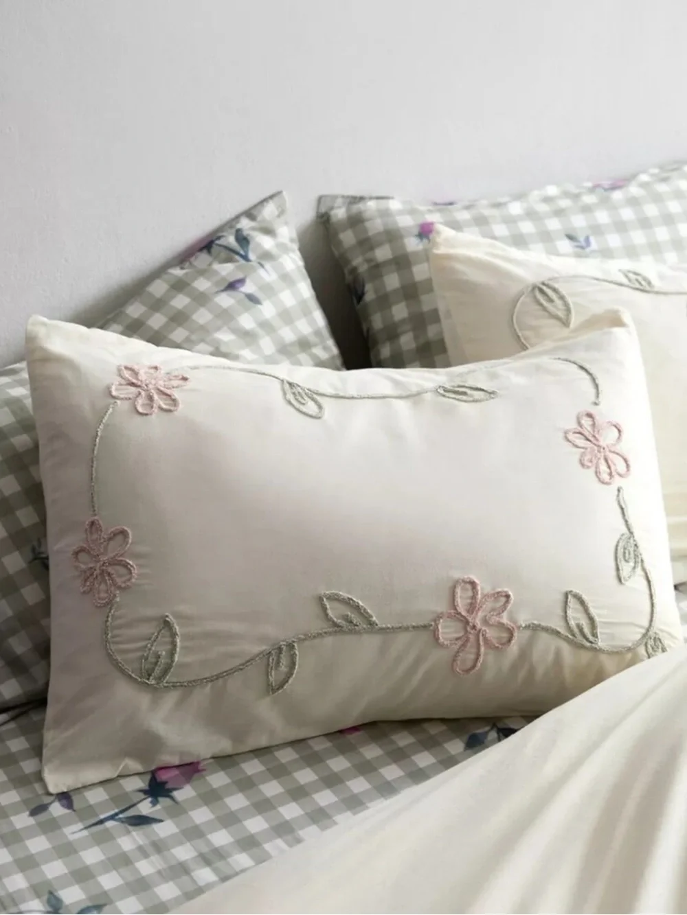 ⭐️NWT Urban Outfitters Falling Vines Embroidered Floral Sham Set Standard